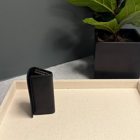 Louis Vuitton Epi Leather 4 Key Holder - Picture 2 of 12